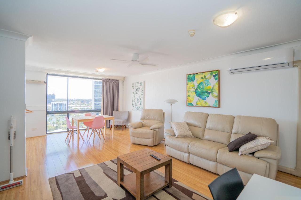 Large Surfers Paradise Apartment With Fantastic Views Gold Coast Exterior photo