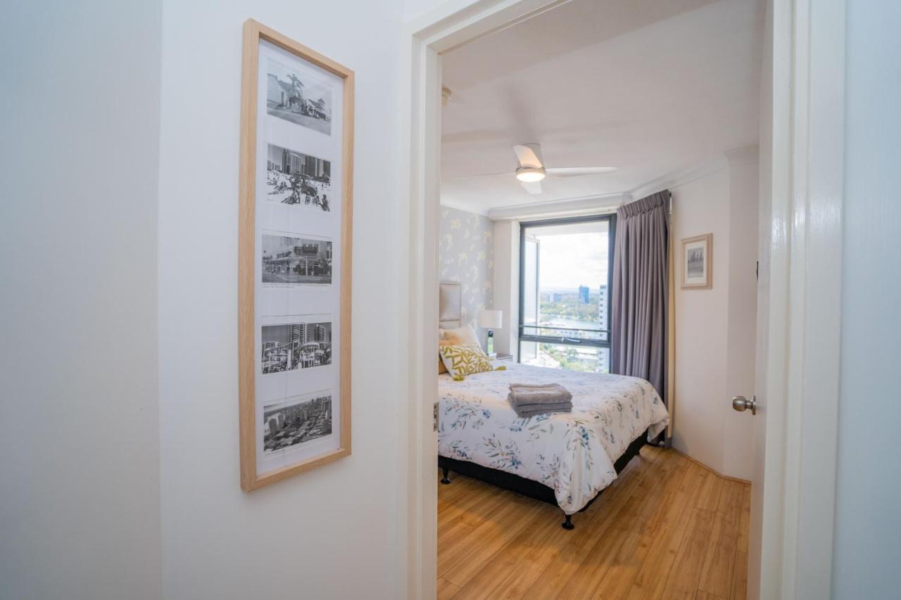 Large Surfers Paradise Apartment With Fantastic Views Gold Coast Exterior photo