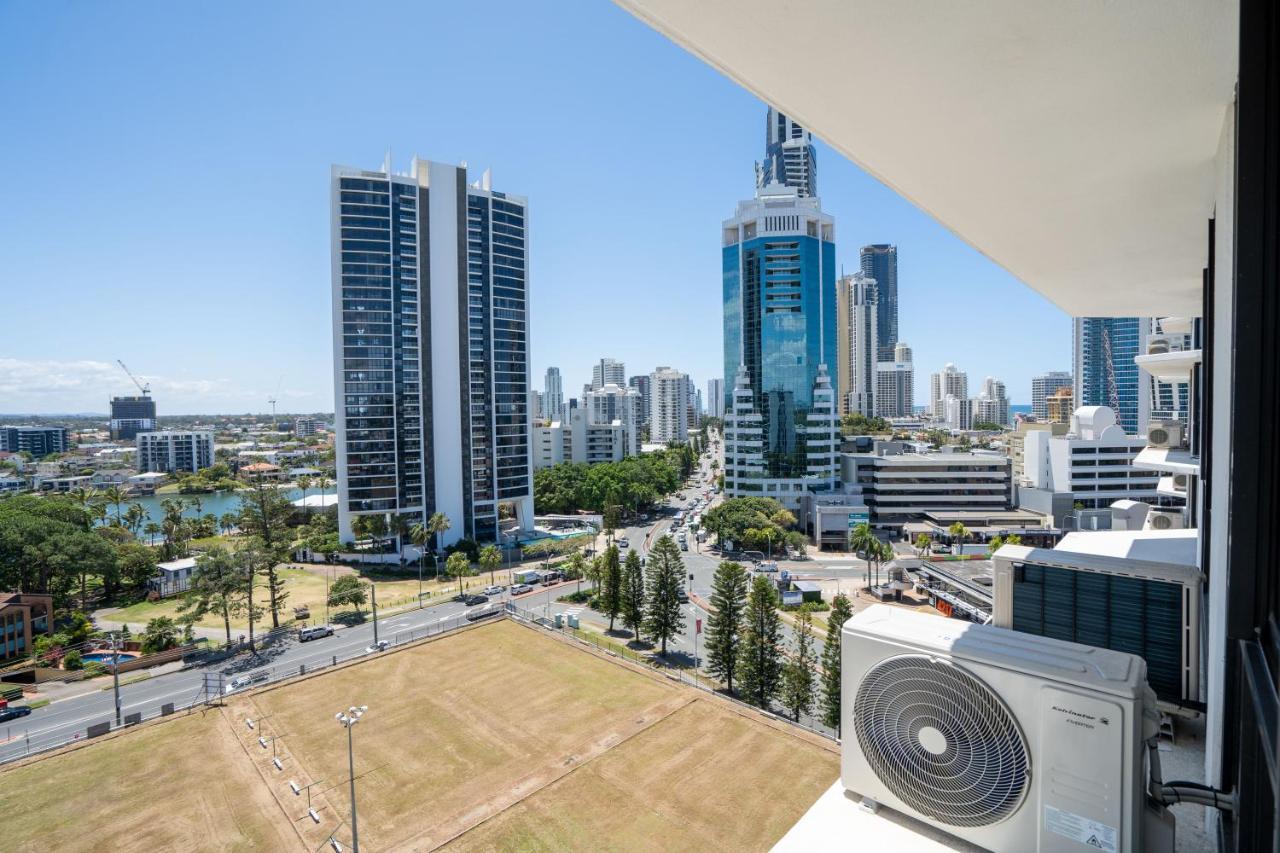 Large Surfers Paradise Apartment With Fantastic Views Gold Coast Exterior photo